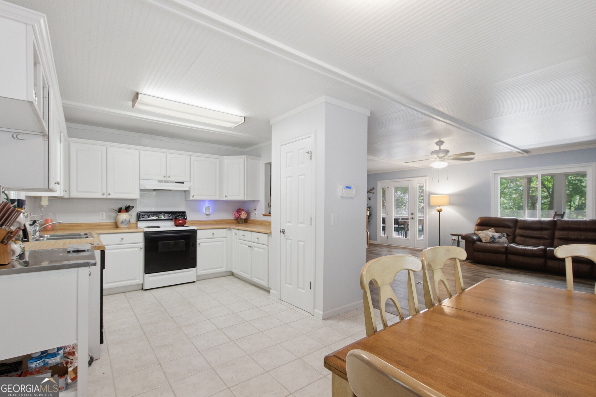 834 Hardy Road Property Photo 6
