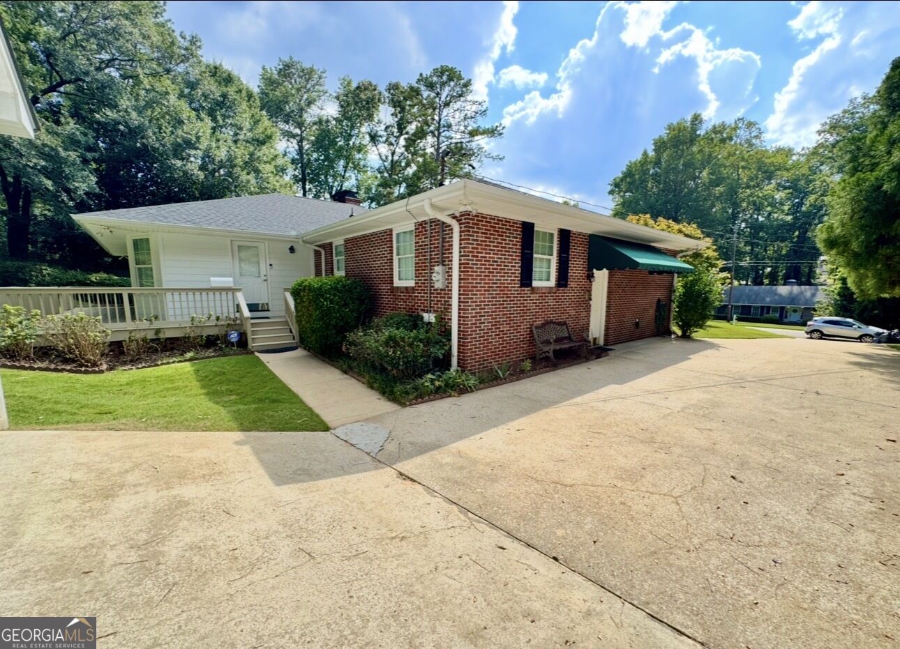 715 Ridgecrest Road Property Photo 5