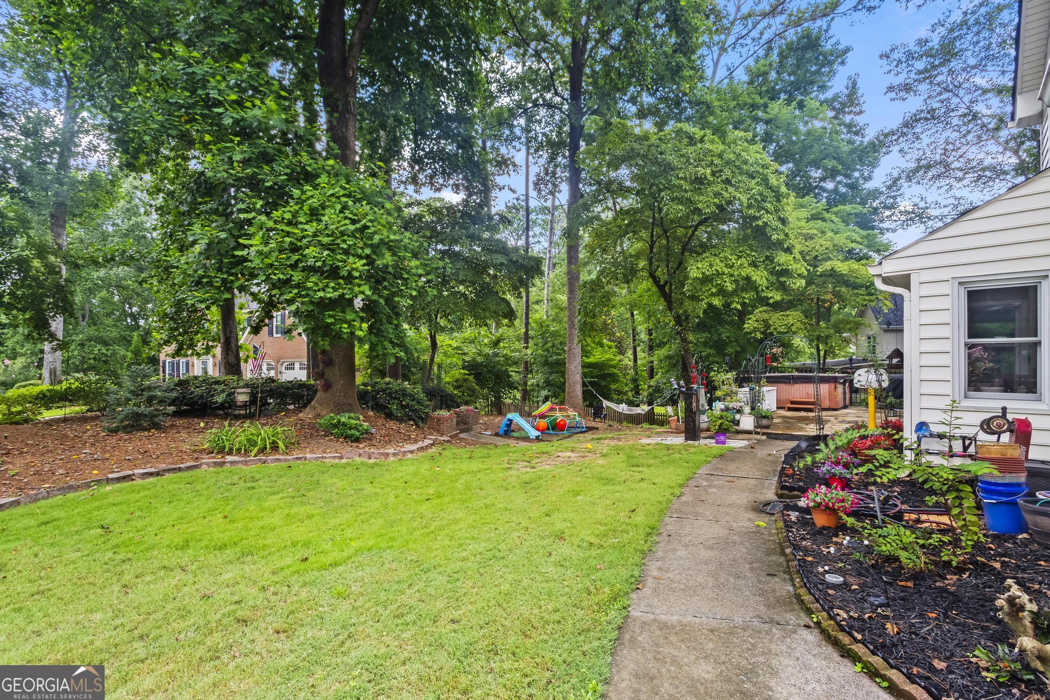 140 Lakeside Drive Nw Property Photo 4
