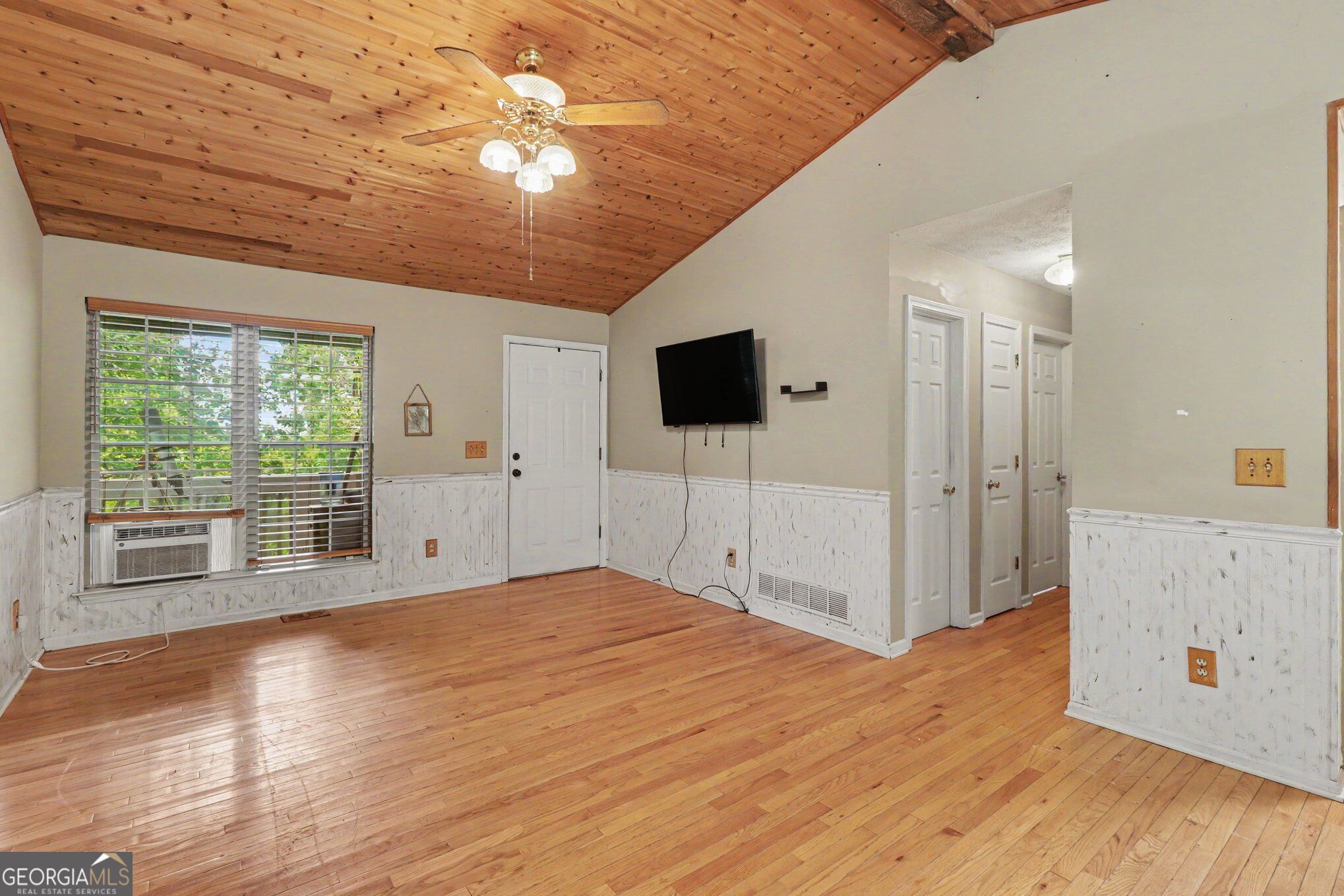 97 Hill Crest Drive Property Photo 3