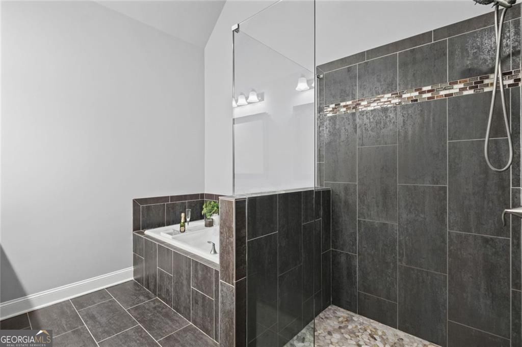 1044 Township Square Property Photo 21