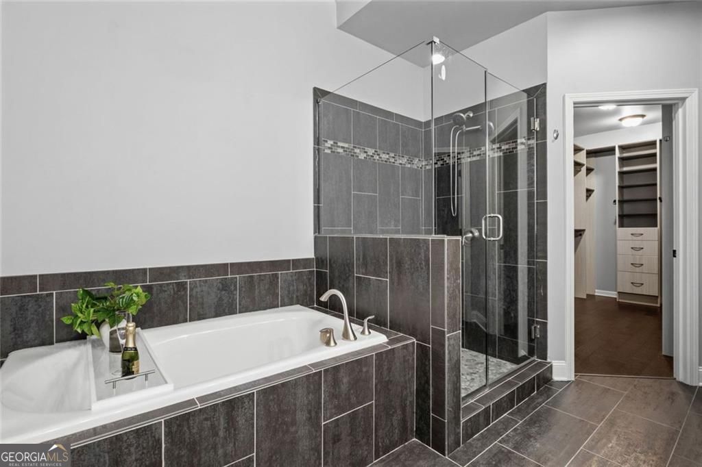 1044 Township Square Property Photo 22