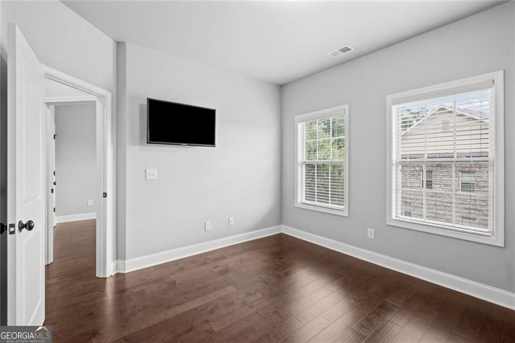 1044 Township Square Property Photo 25