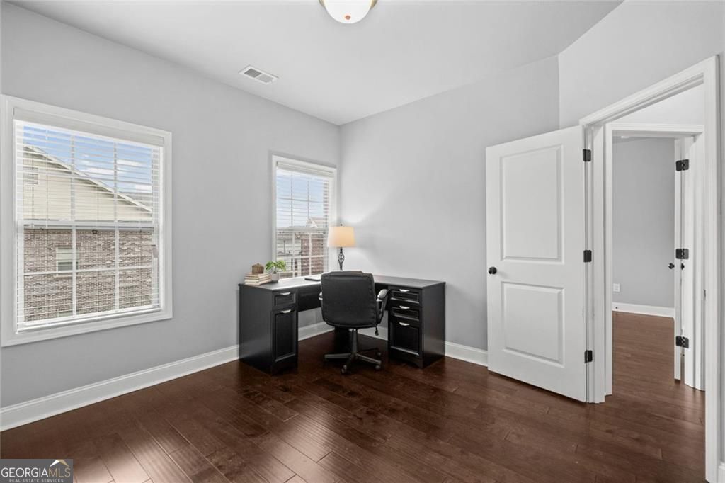 1044 Township Square Property Photo 26