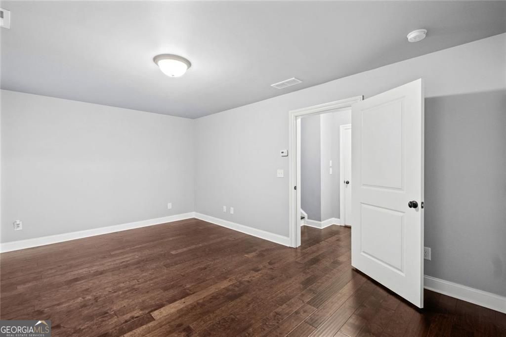1044 Township Square Property Photo 29