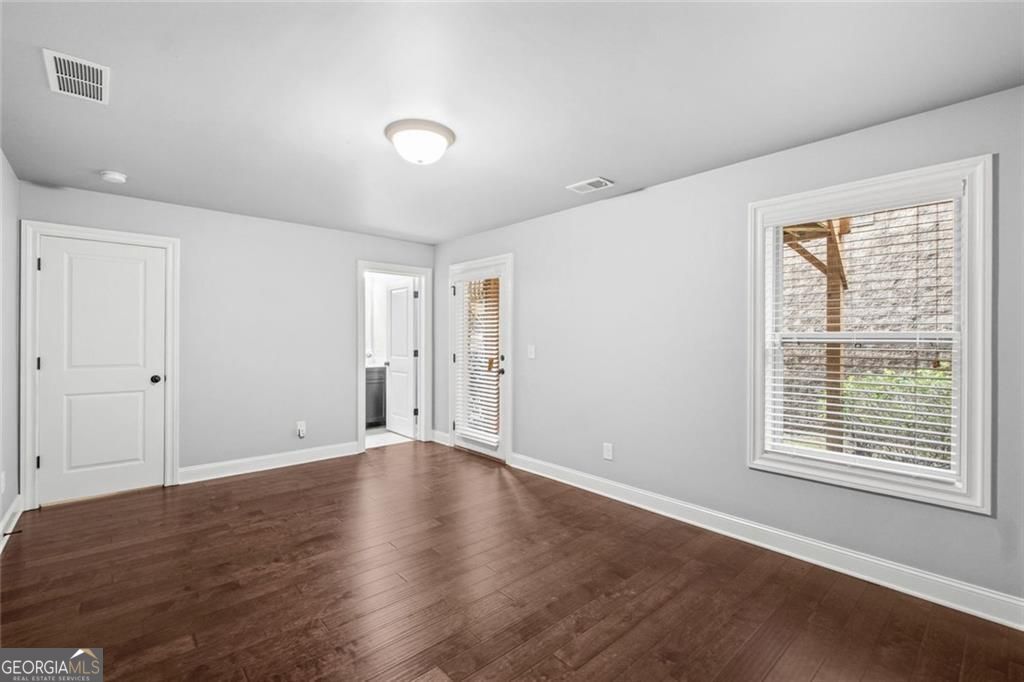 1044 Township Square Property Photo 30