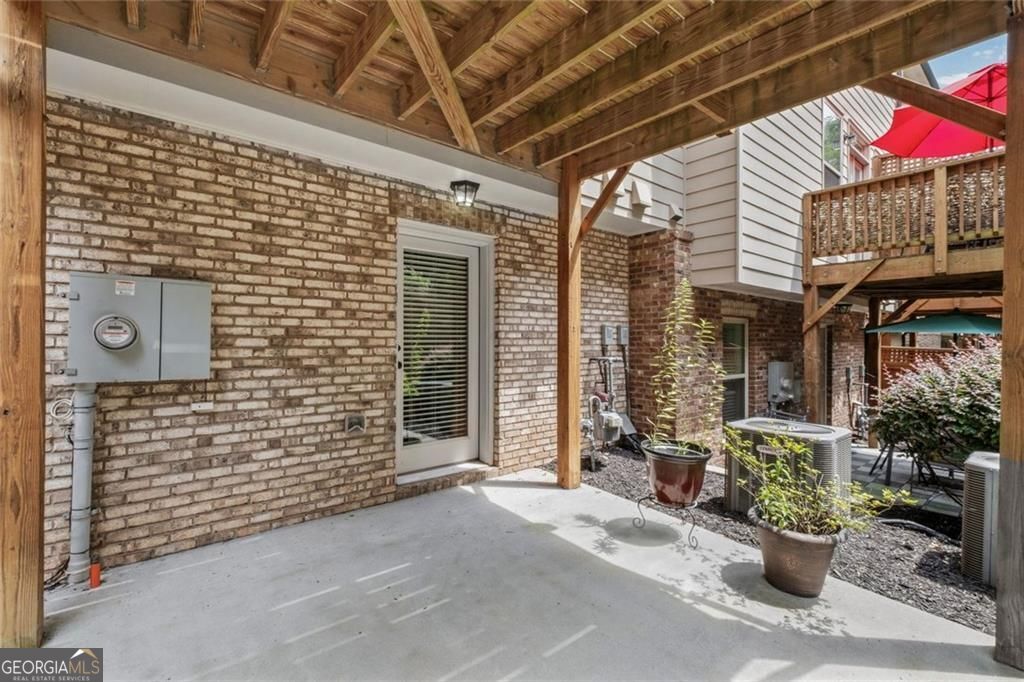 1044 Township Square Property Photo 33