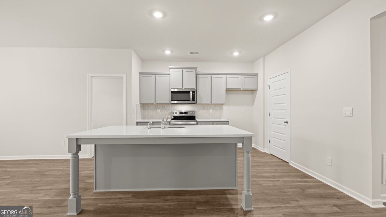 300 Bristol Boulevard Property Photo 10
