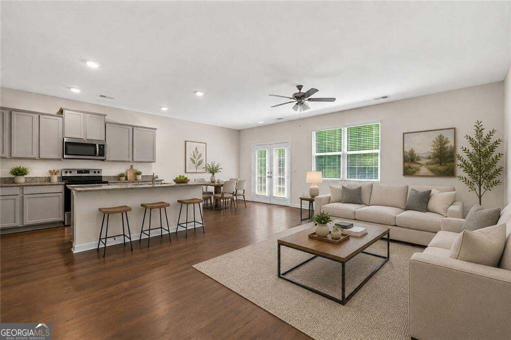 174 Hampton Circle Property Photo 3