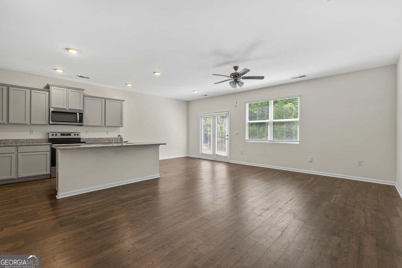 174 Hampton Circle Property Photo 4