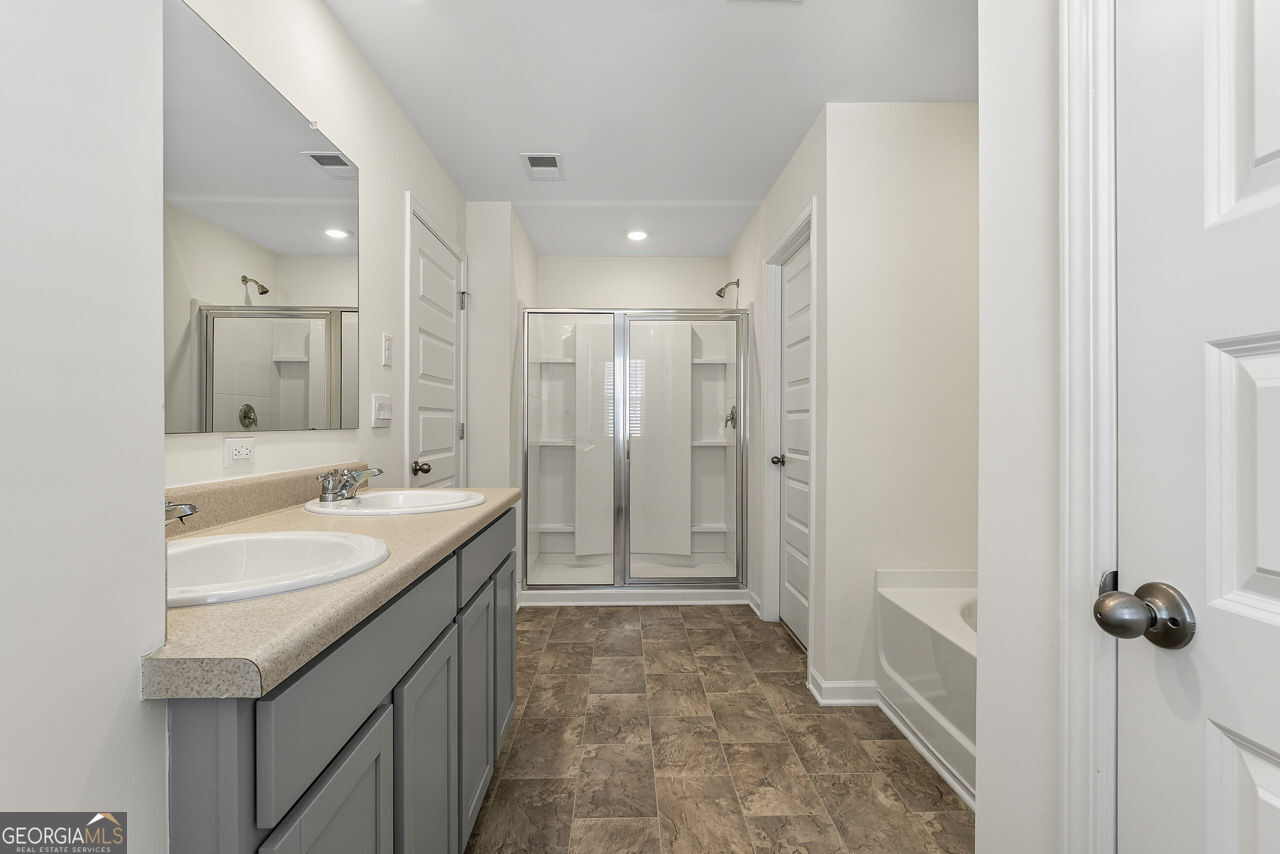 174 Hampton Circle Property Photo 8