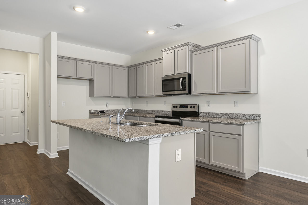 174 Hampton Circle Property Photo 11