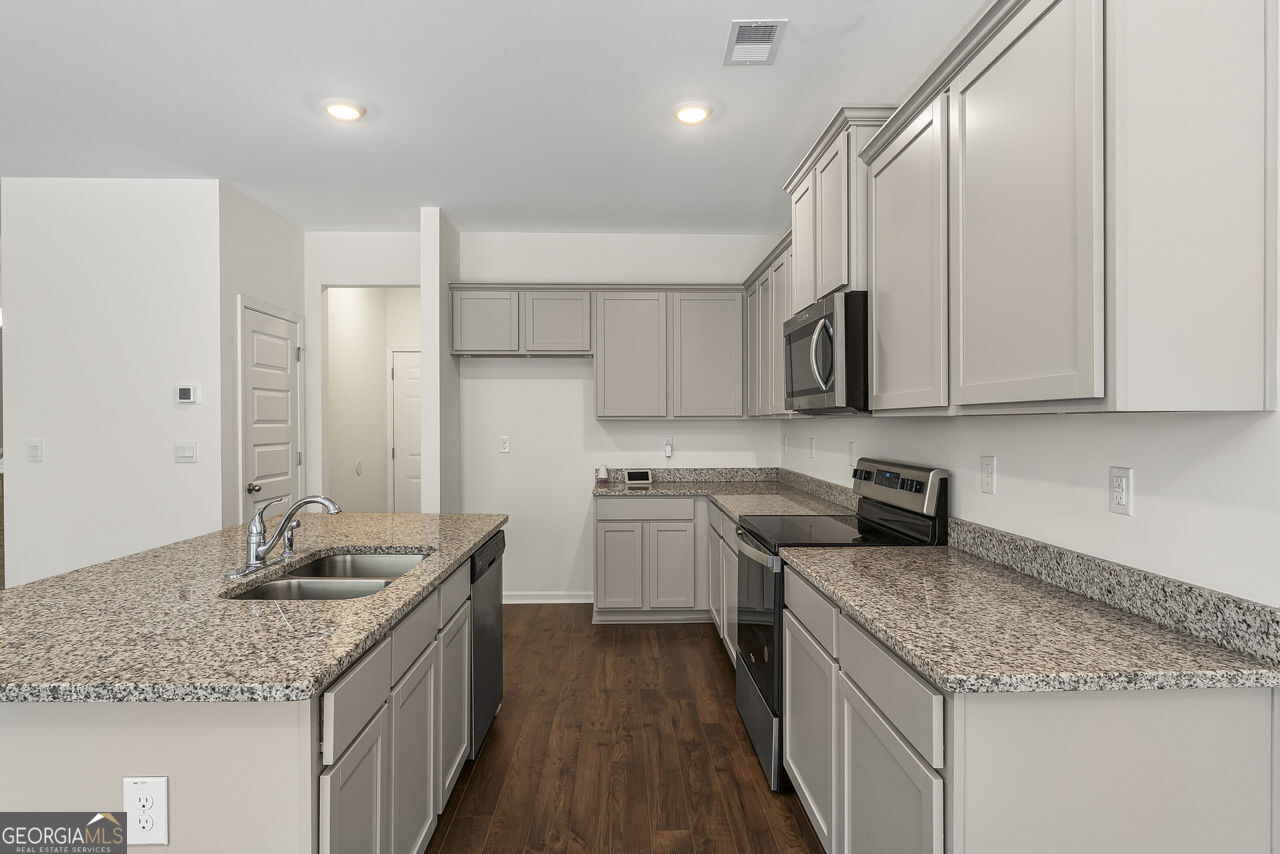 174 Hampton Circle Property Photo 12