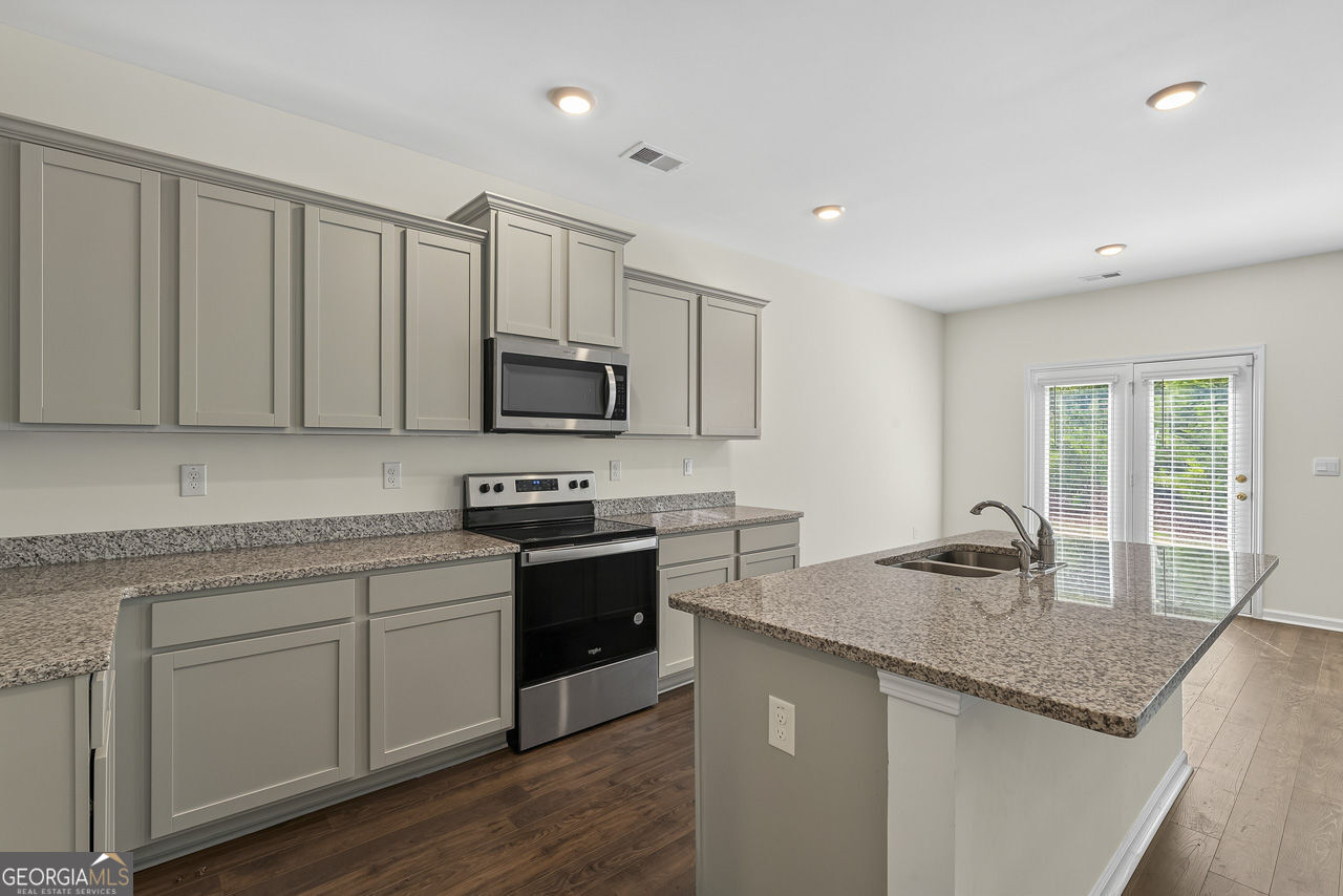 174 Hampton Circle Property Photo 13