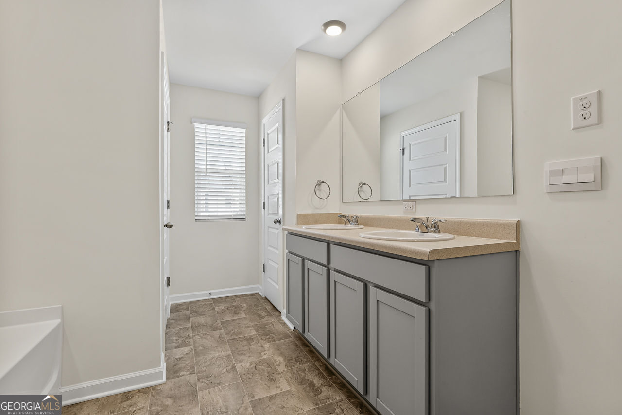 174 Hampton Circle Property Photo 16
