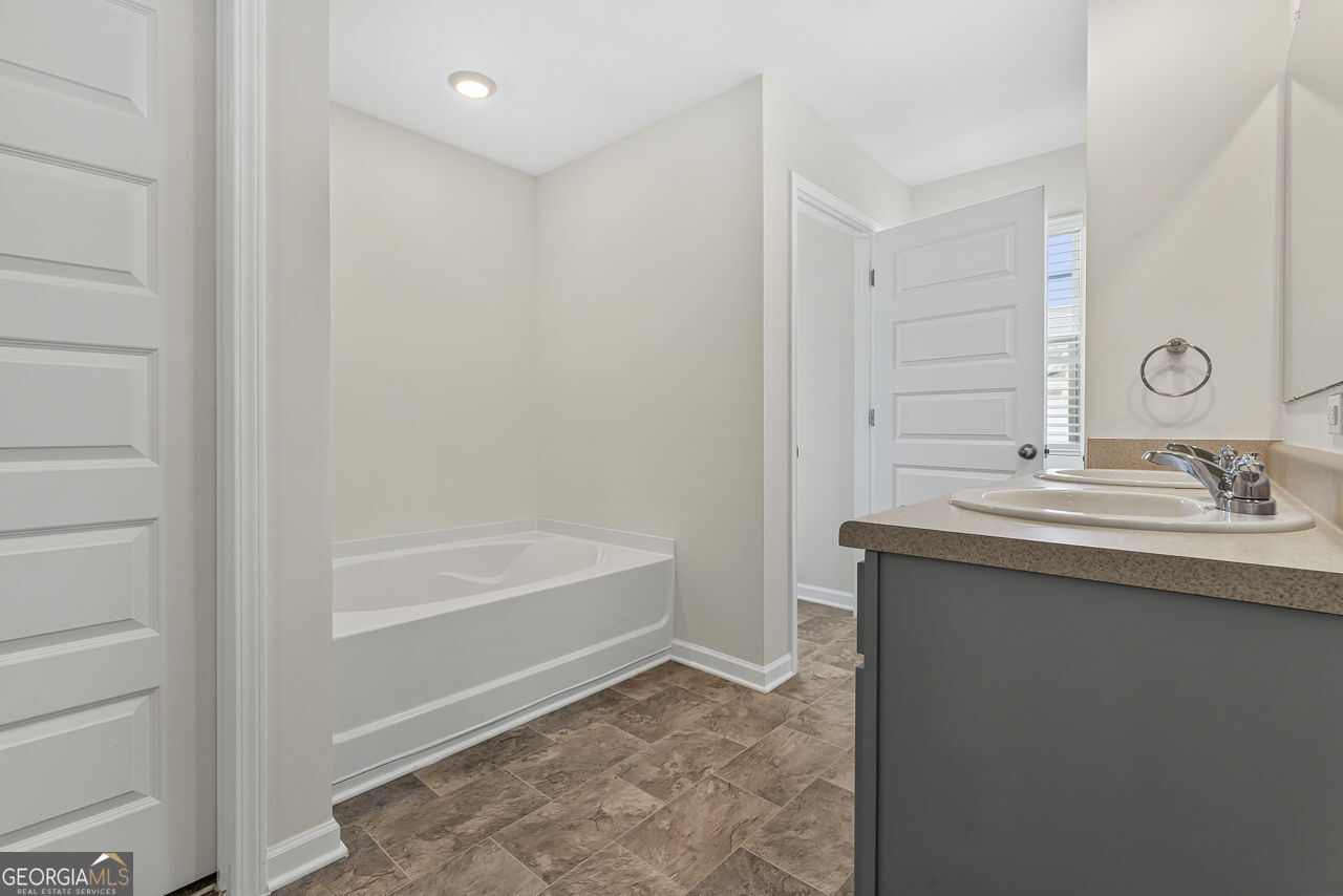174 Hampton Circle Property Photo 17