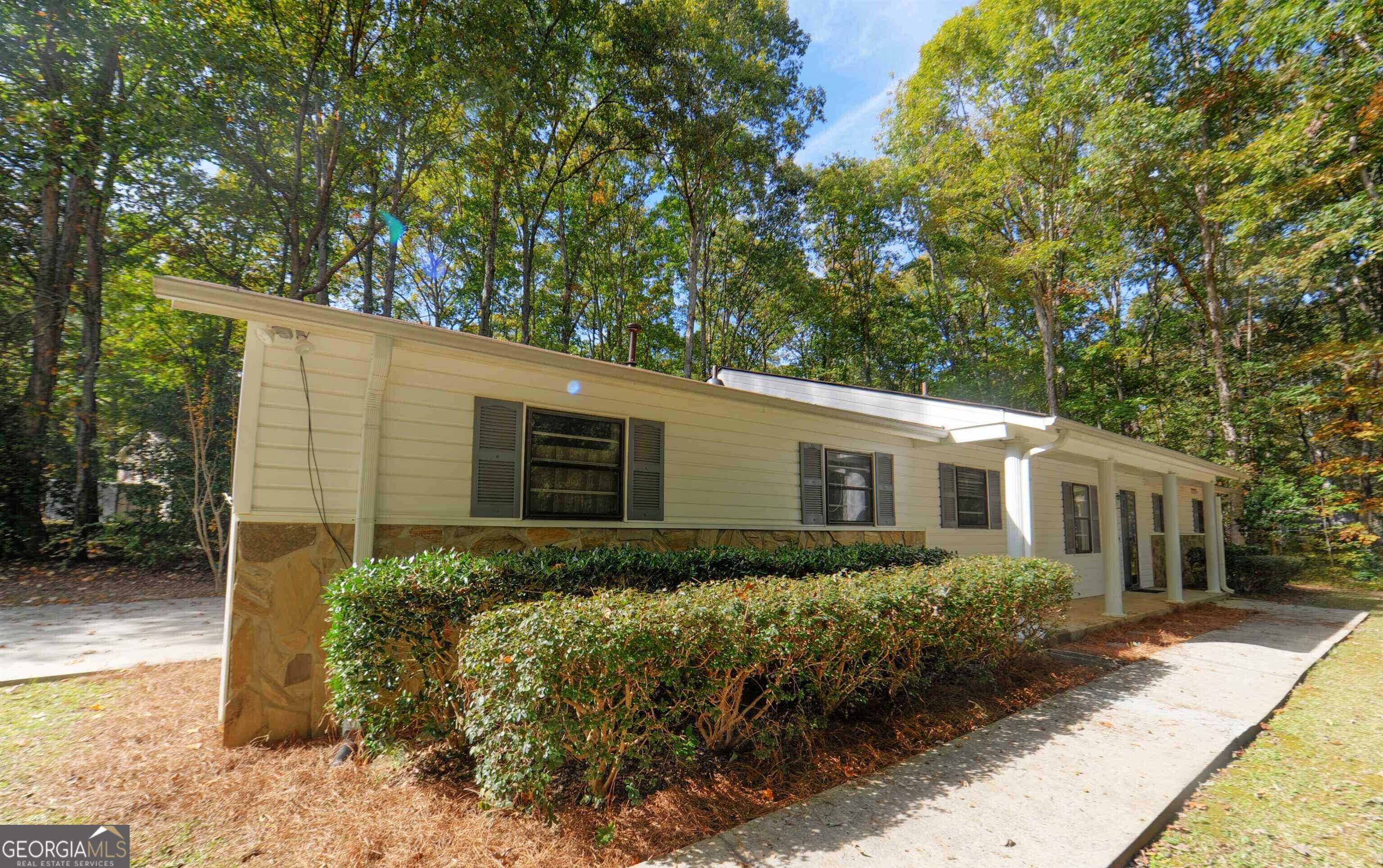 125 Brooks Drive Property Photo 1