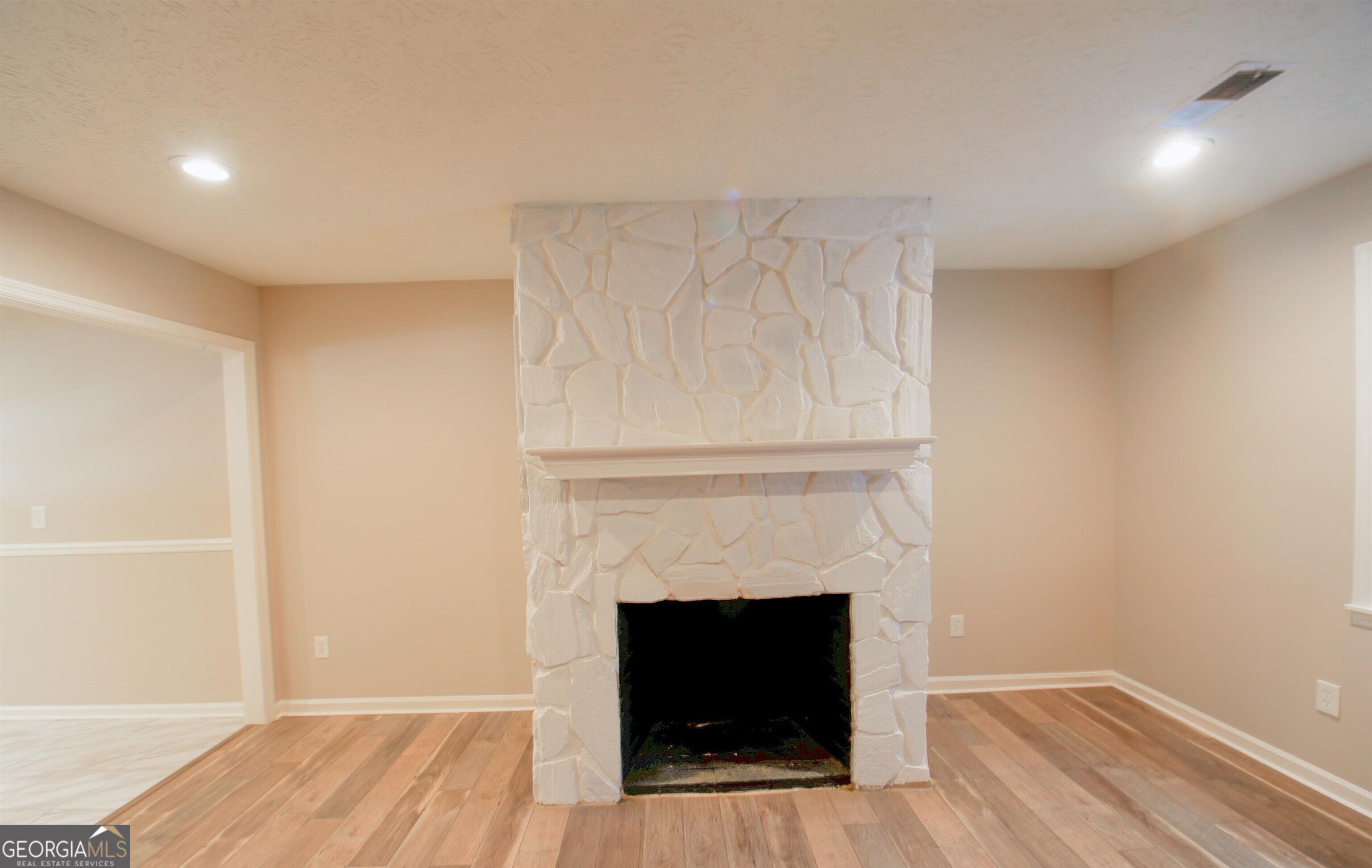 125 Brooks Drive Property Photo 6