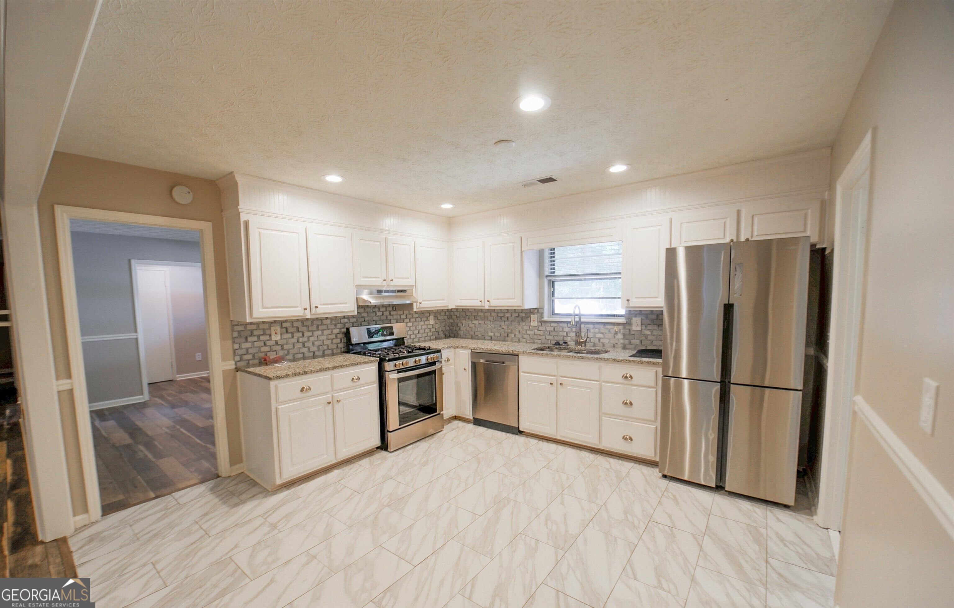 125 Brooks Drive Property Photo 10