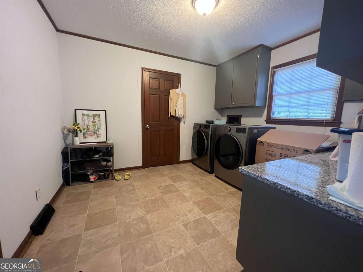 548 Athens Street Property Photo 9