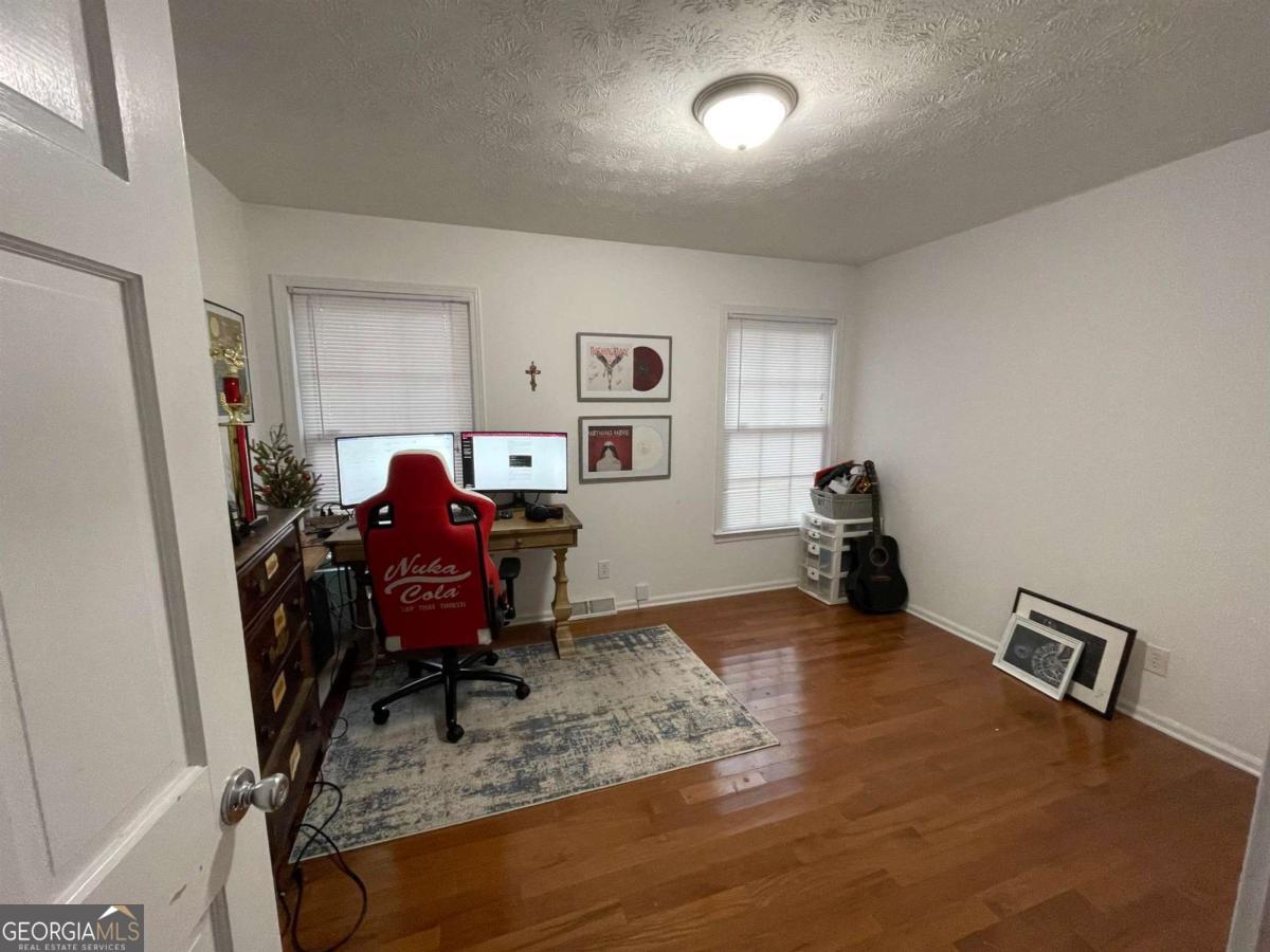 548 Athens Street Property Photo 12