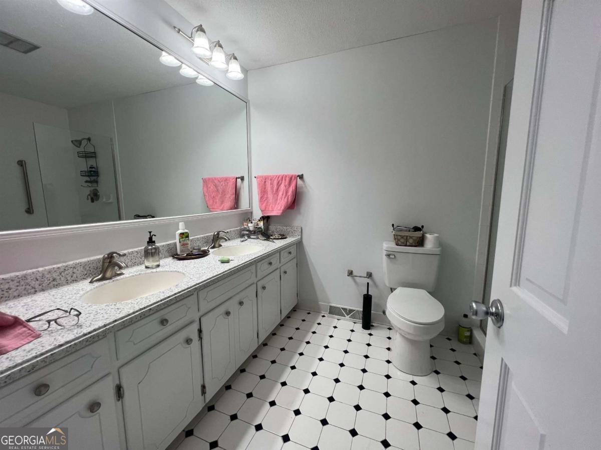 548 Athens Street Property Photo 13