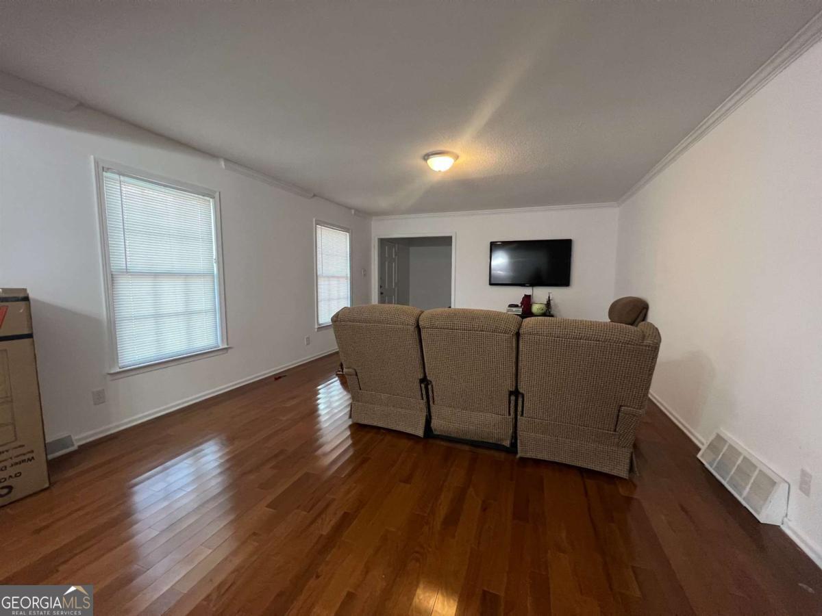 548 Athens Street Property Photo 18