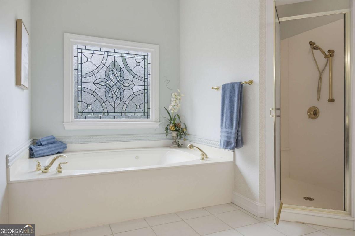 5570 Stoneleigh Drive Property Photo 26