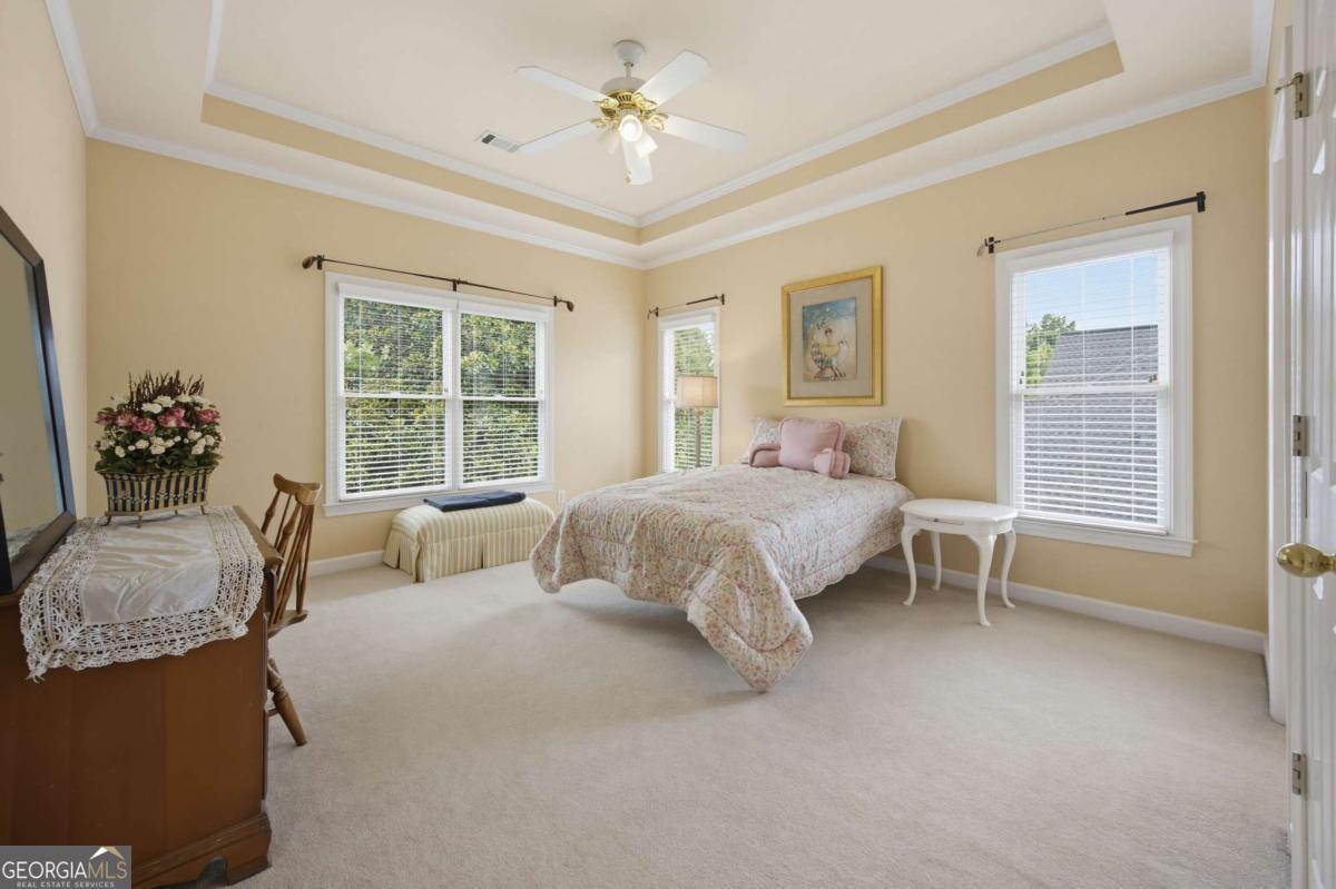 5570 Stoneleigh Drive Property Photo 32