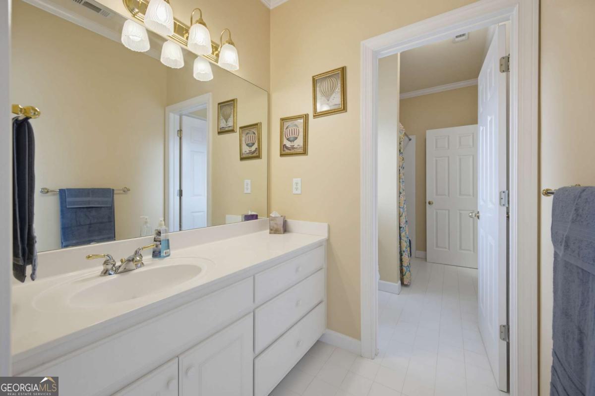 5570 Stoneleigh Drive Property Photo 33