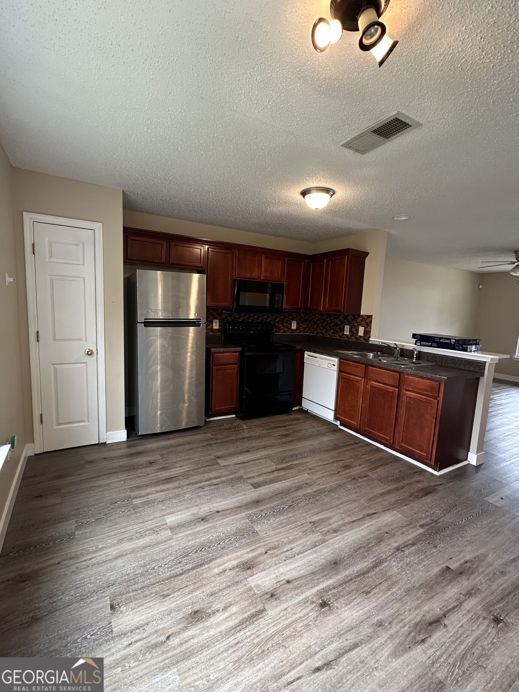 500 Jaclyn Circle Property Photo 7