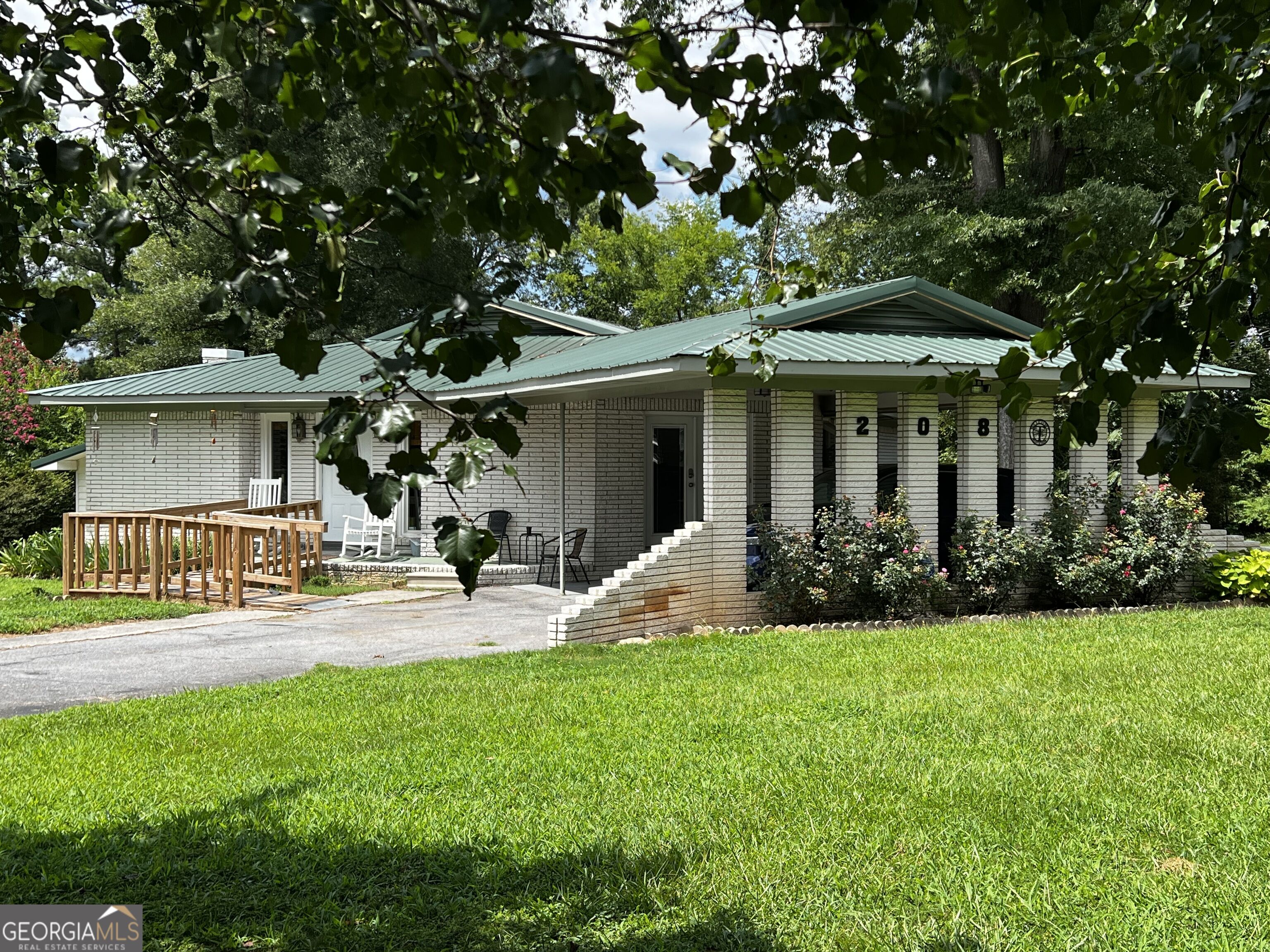 208 Kentucky Drive NE Property Photo 1