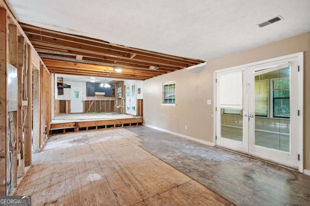 1135 Kristen Cove Property Photo 6