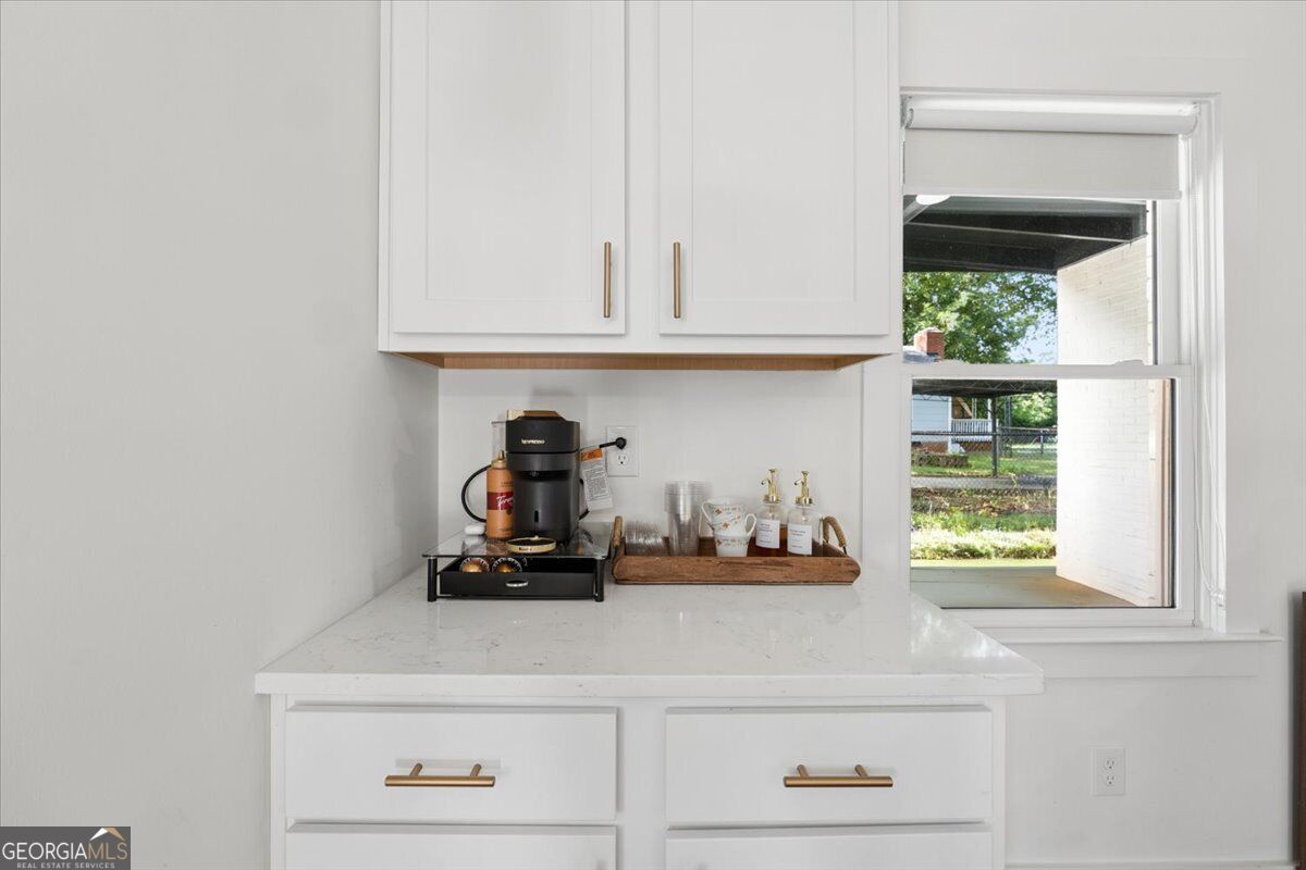 5201 Adams Street Ne Property Photo 6