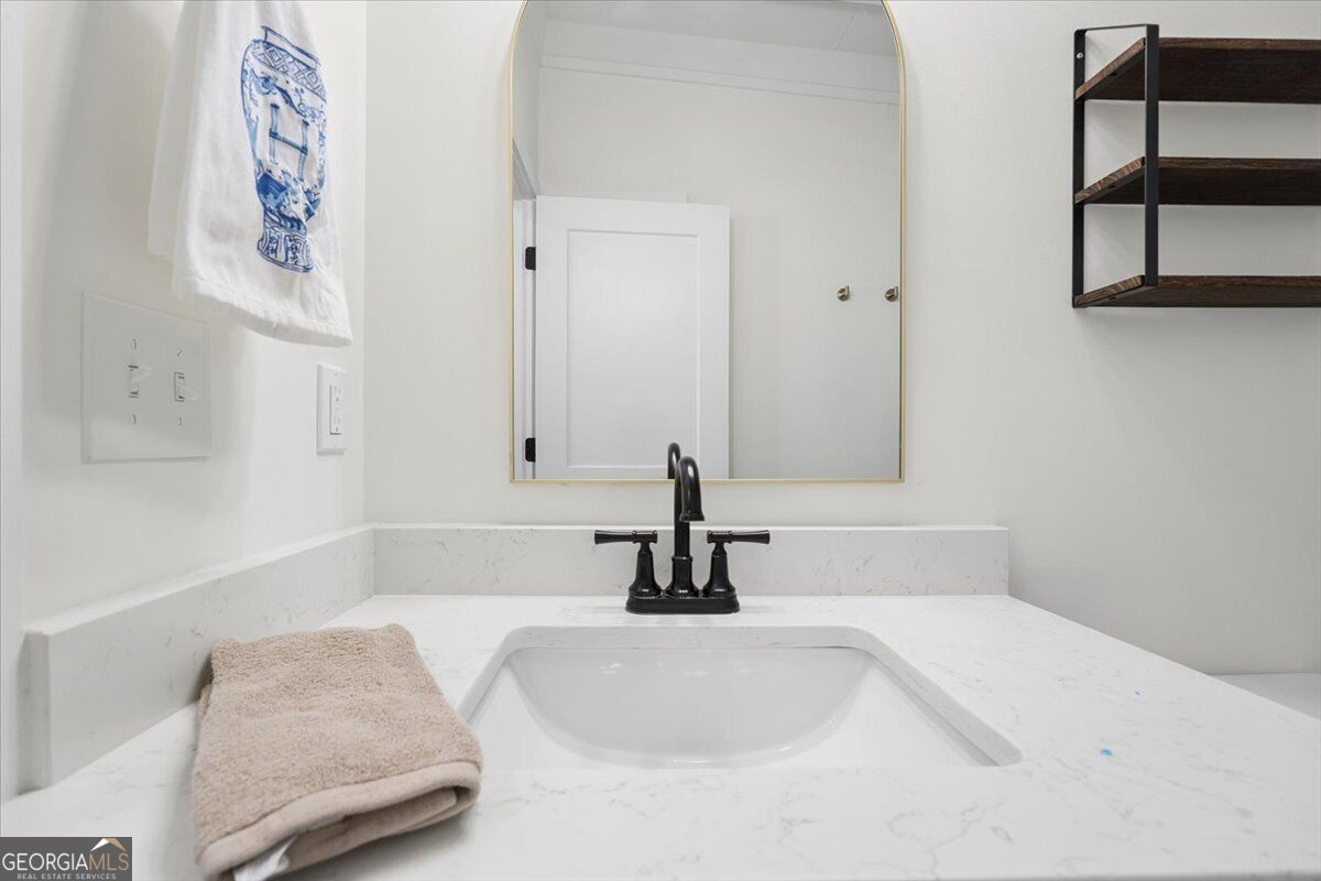 5201 Adams Street Ne Property Photo 13