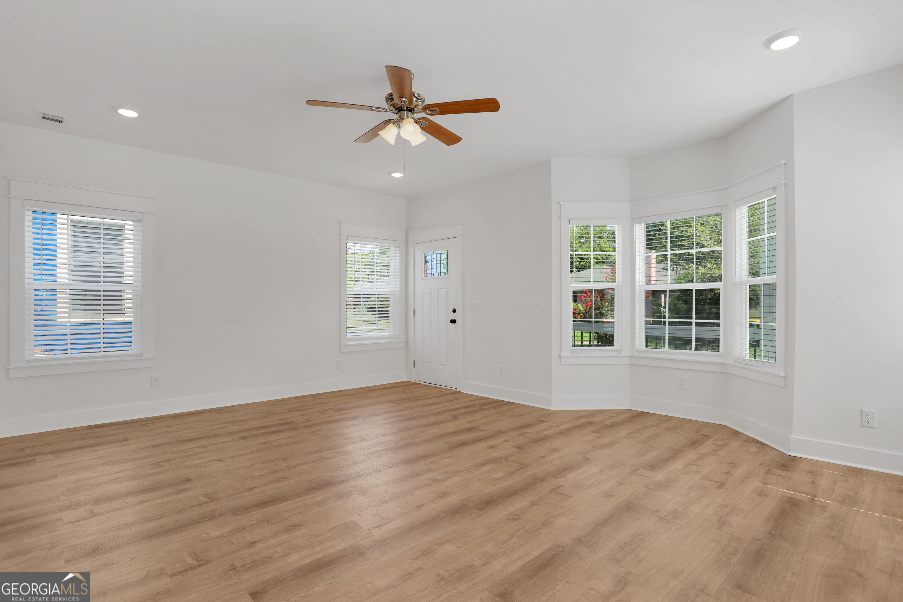 615 E 38th Street Property Photo 11
