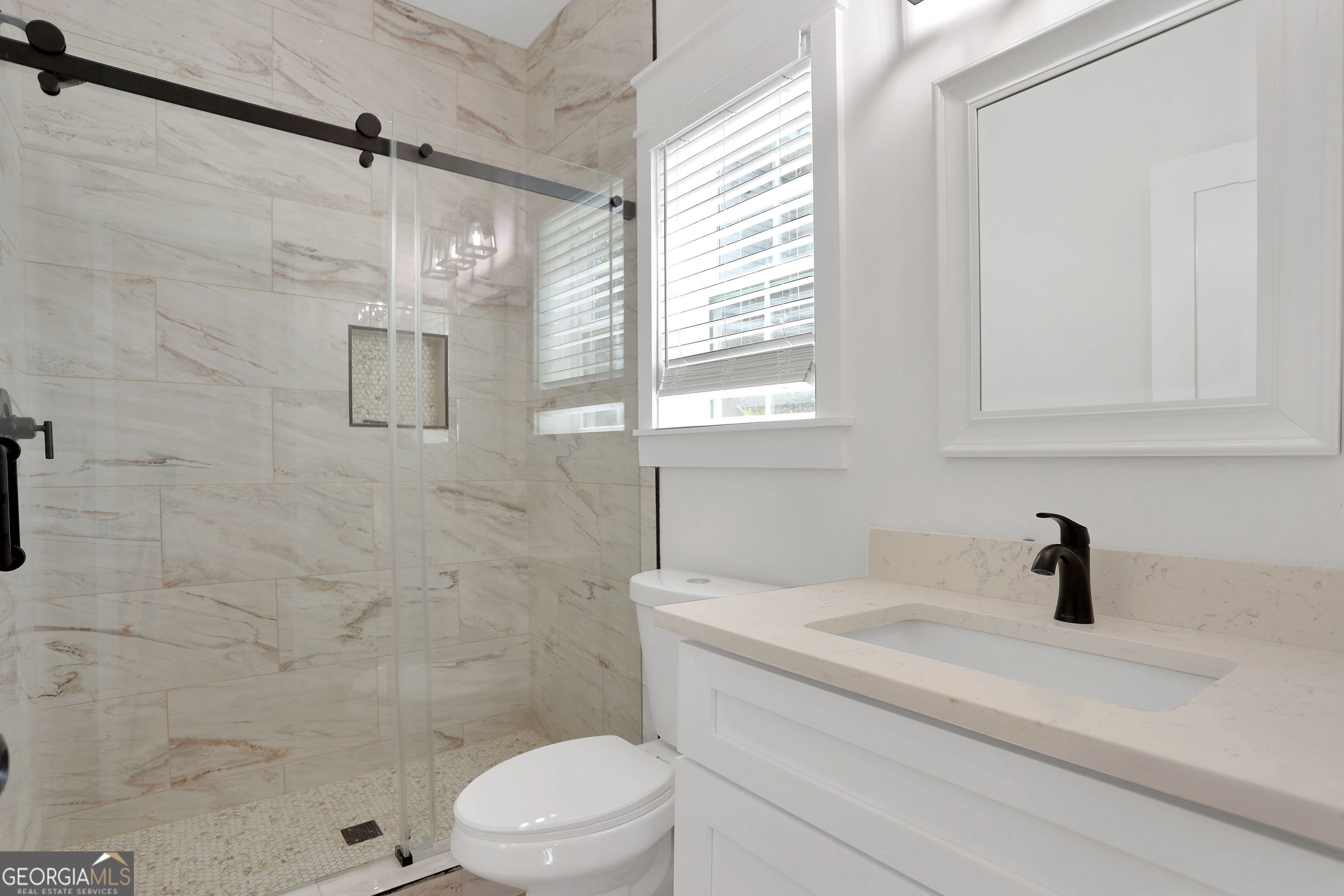 615 E 38th Street Property Photo 17