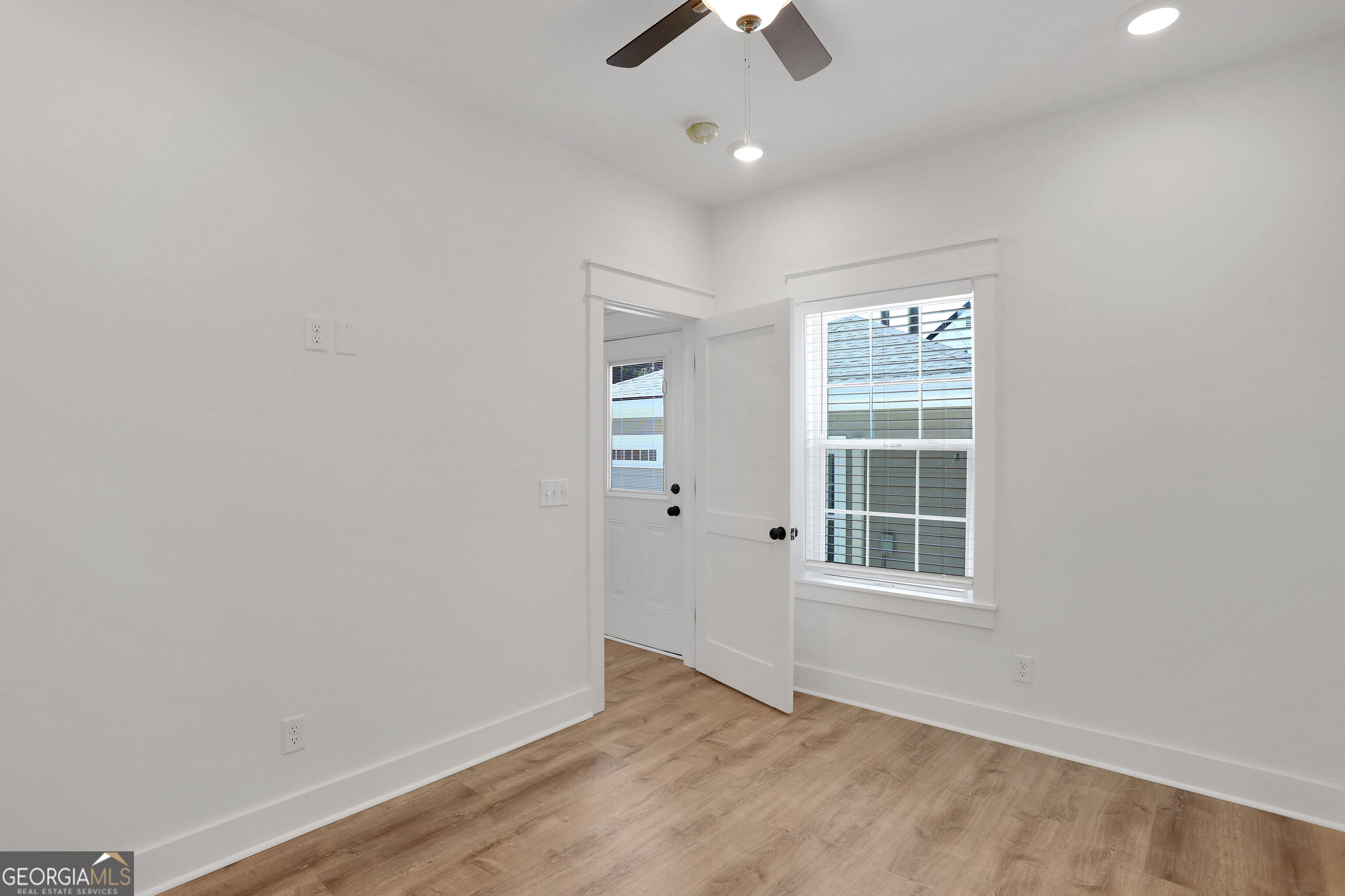 615 E 38th Street Property Photo 18