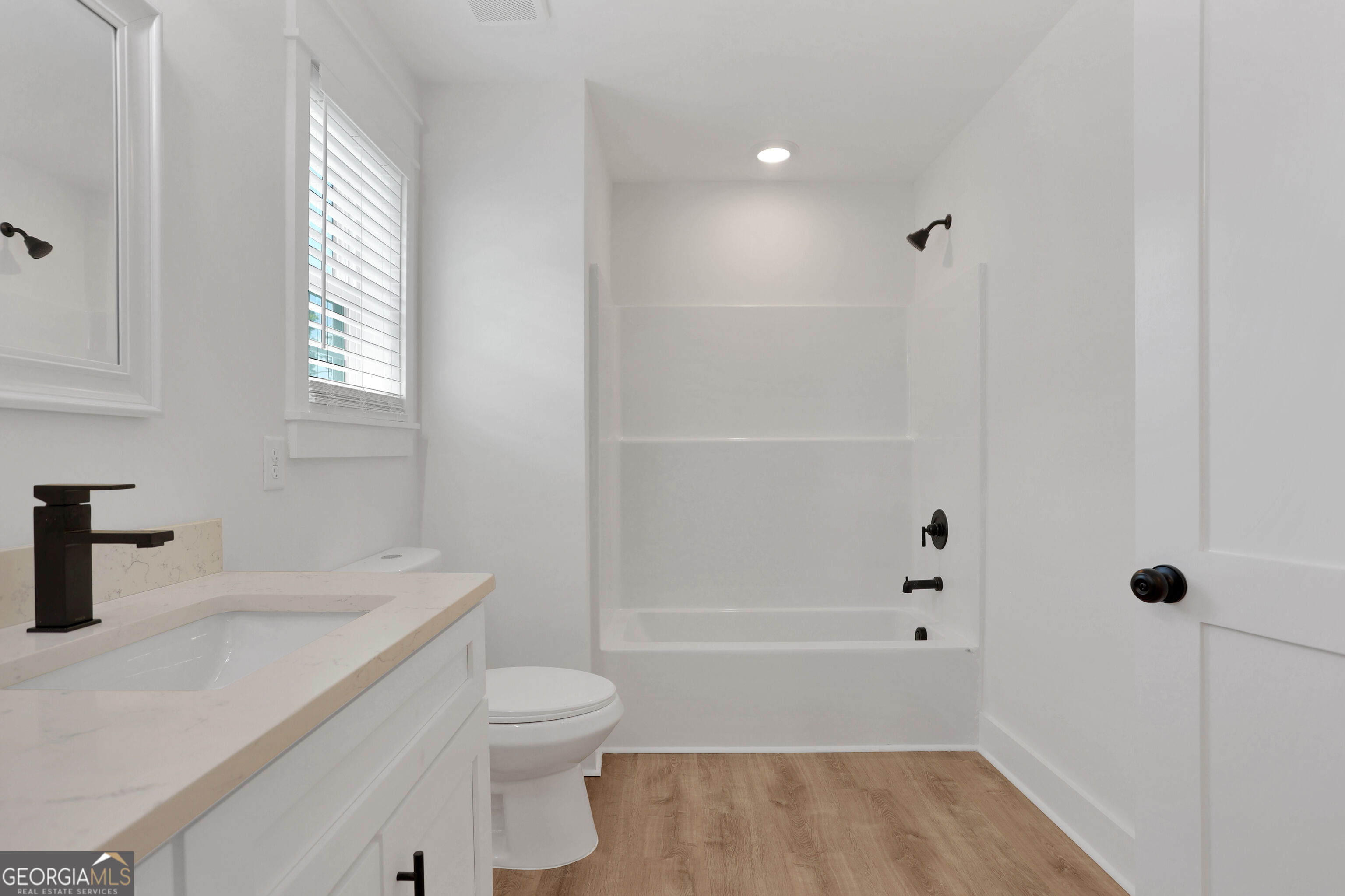 615 E 38th Street Property Photo 32