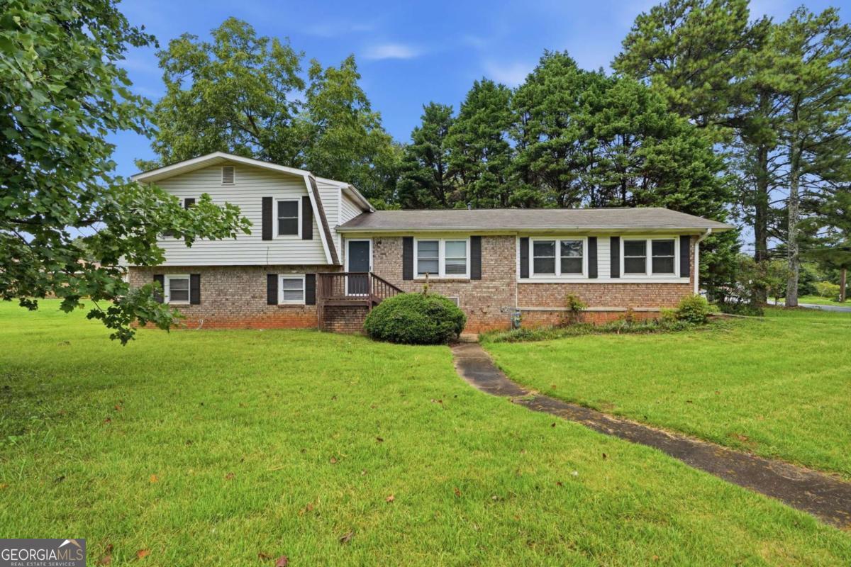 305 Mercer Drive Property Photo 1