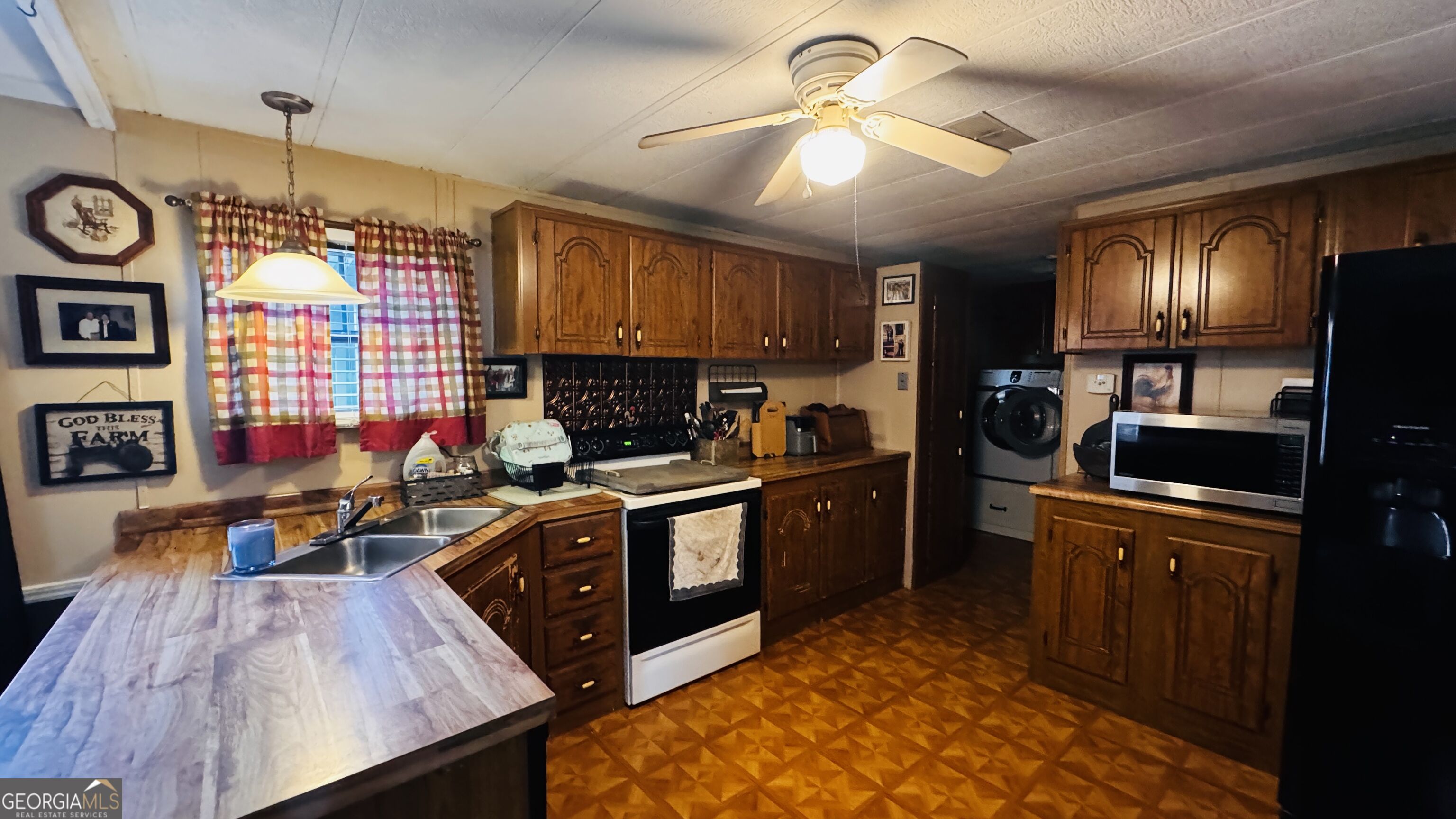 2479 Tellie Akins Road Property Photo 4