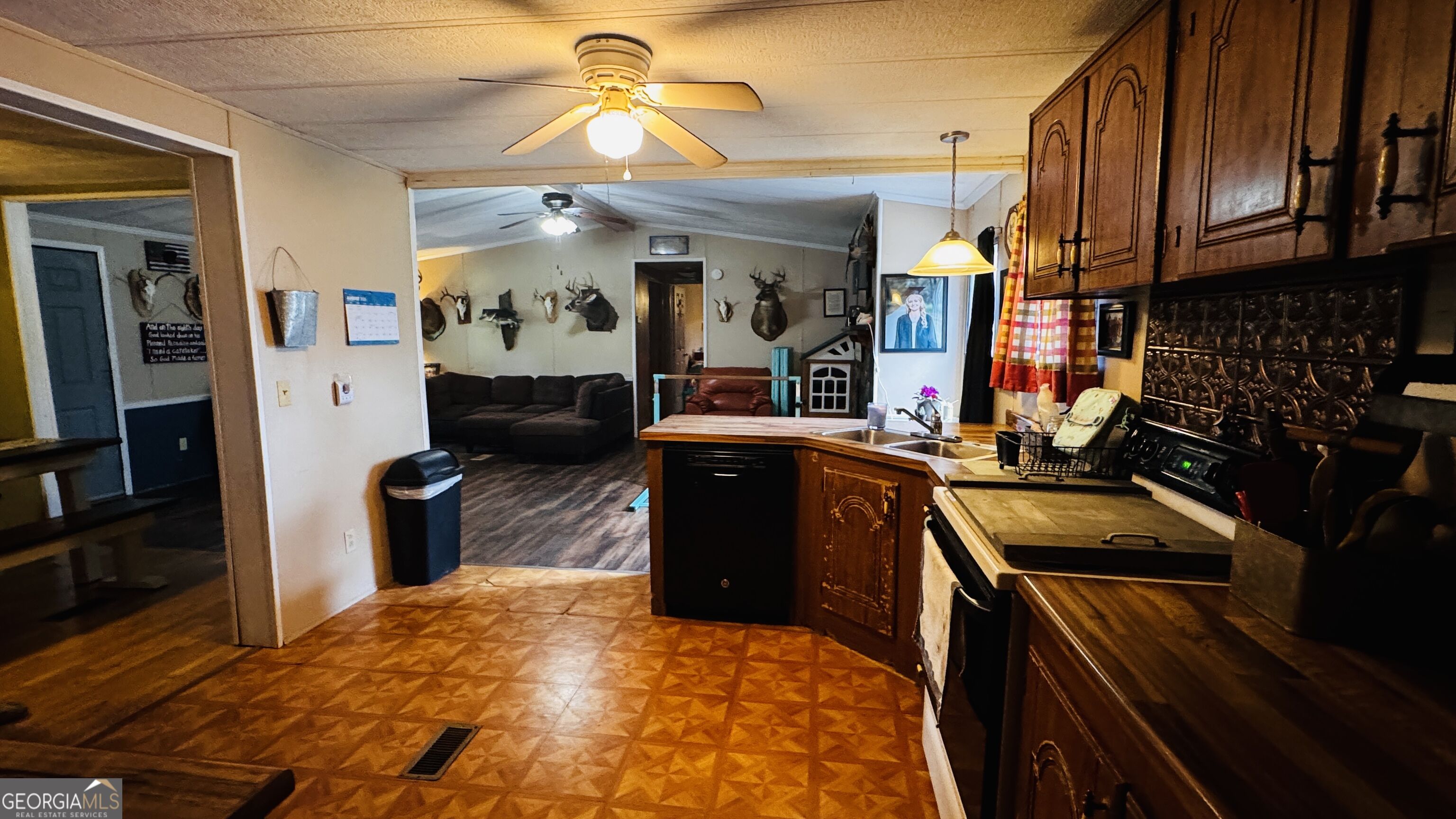2479 Tellie Akins Road Property Photo 5