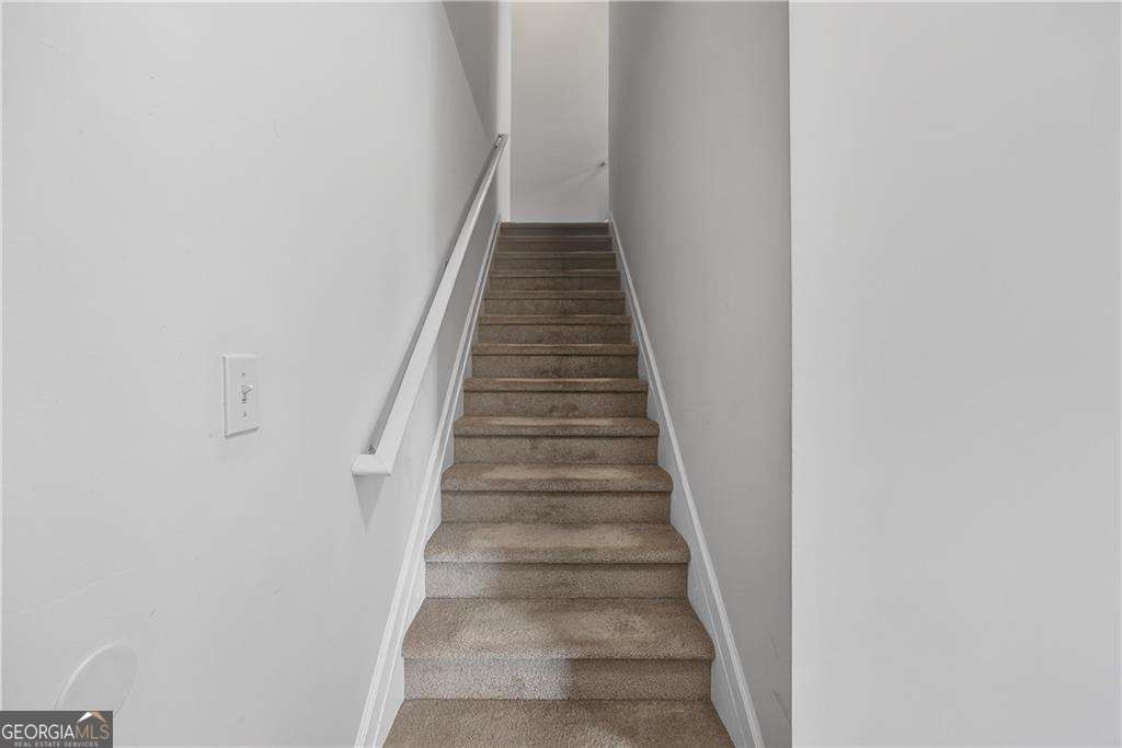 7614 Creekside Lane Property Photo 2