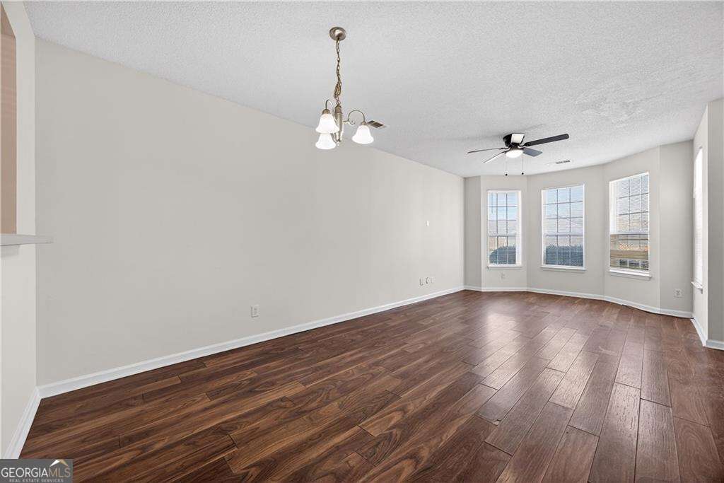 7614 Creekside Lane Property Photo 3