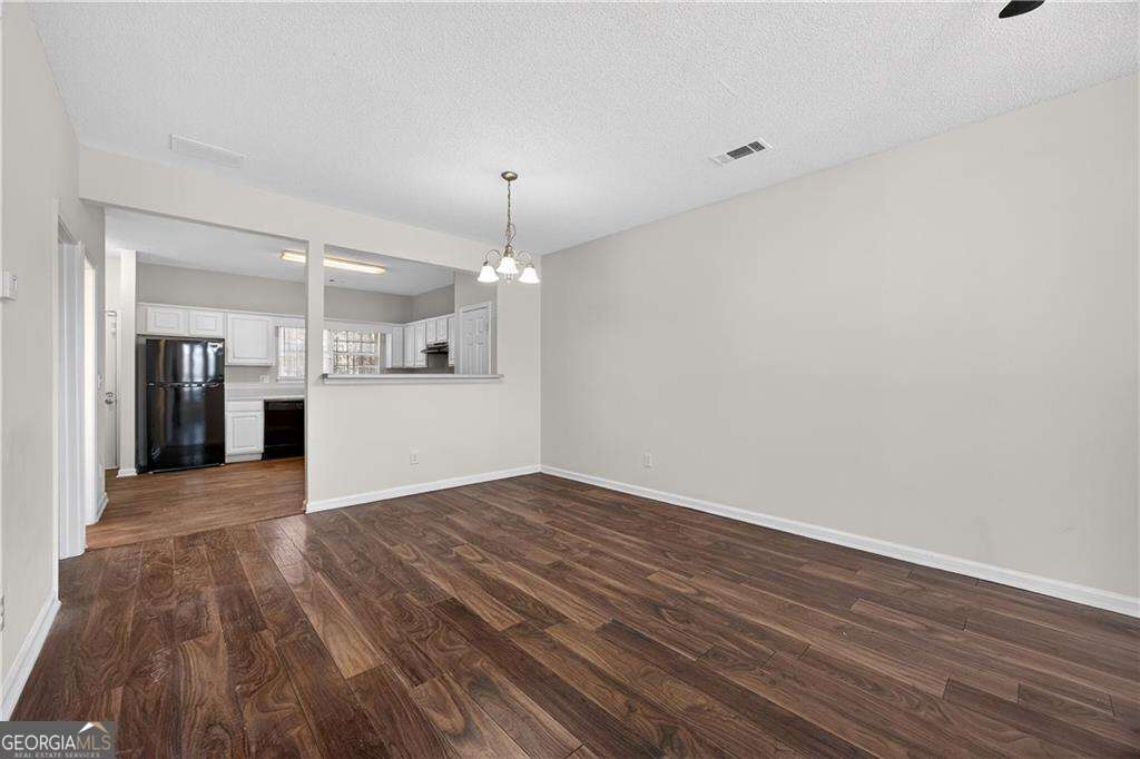 7614 Creekside Lane Property Photo 6