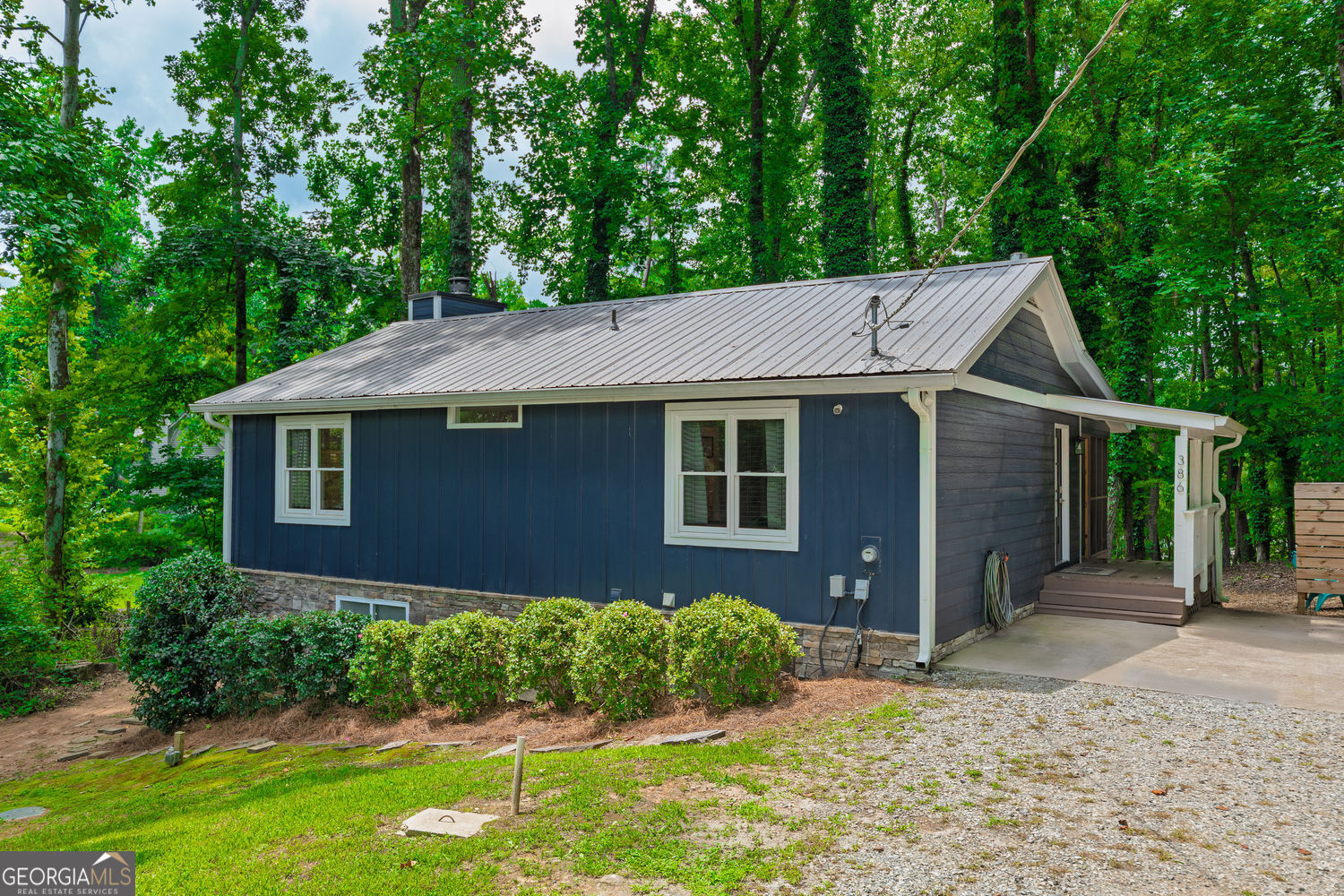 386 Longview Drive Property Photo 2