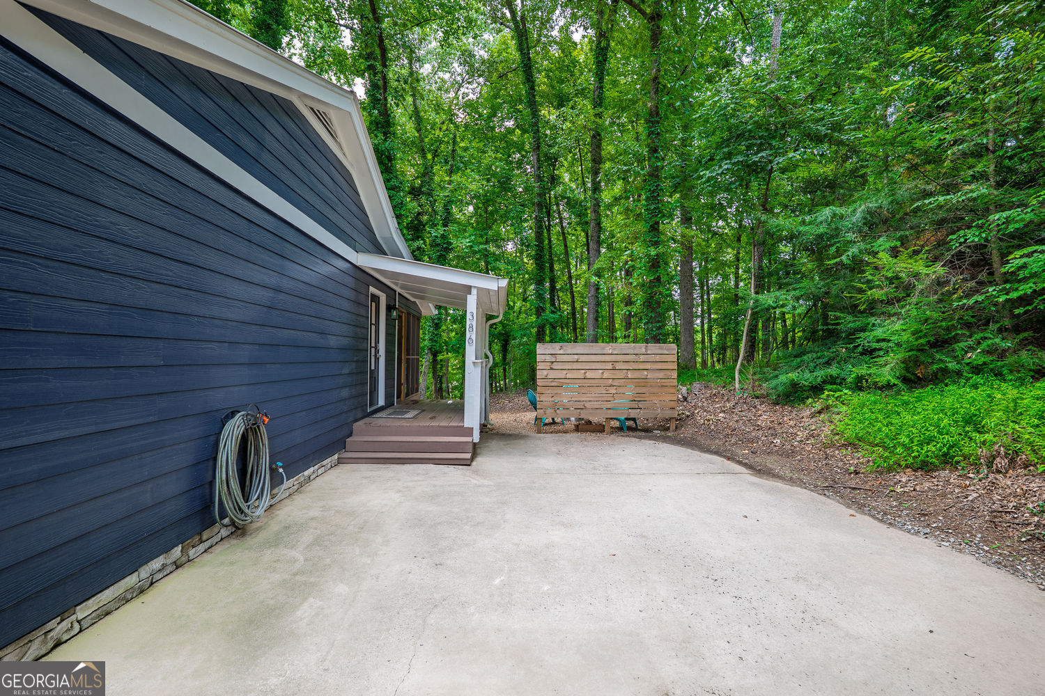 386 Longview Drive Property Photo 4