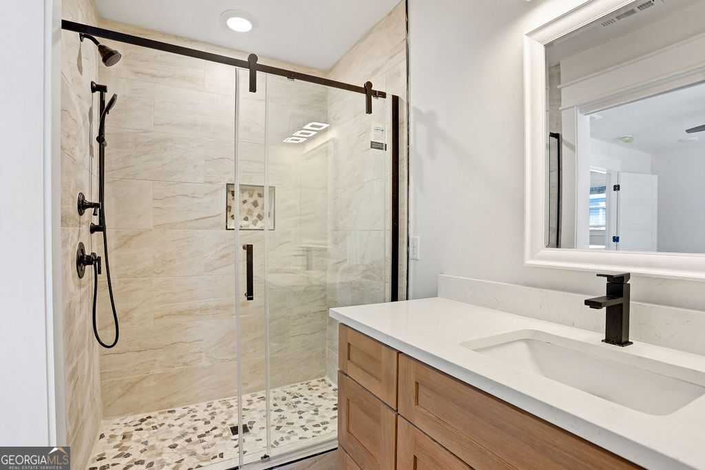 1005 E 35th Street Property Photo 8