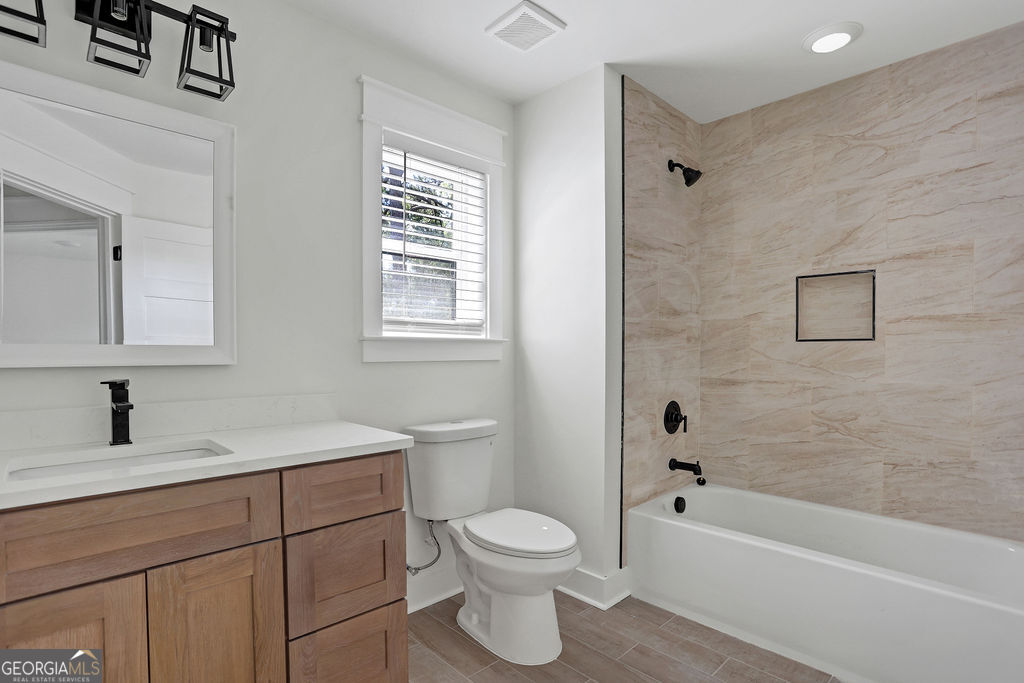 1005 E 35th Street Property Photo 11
