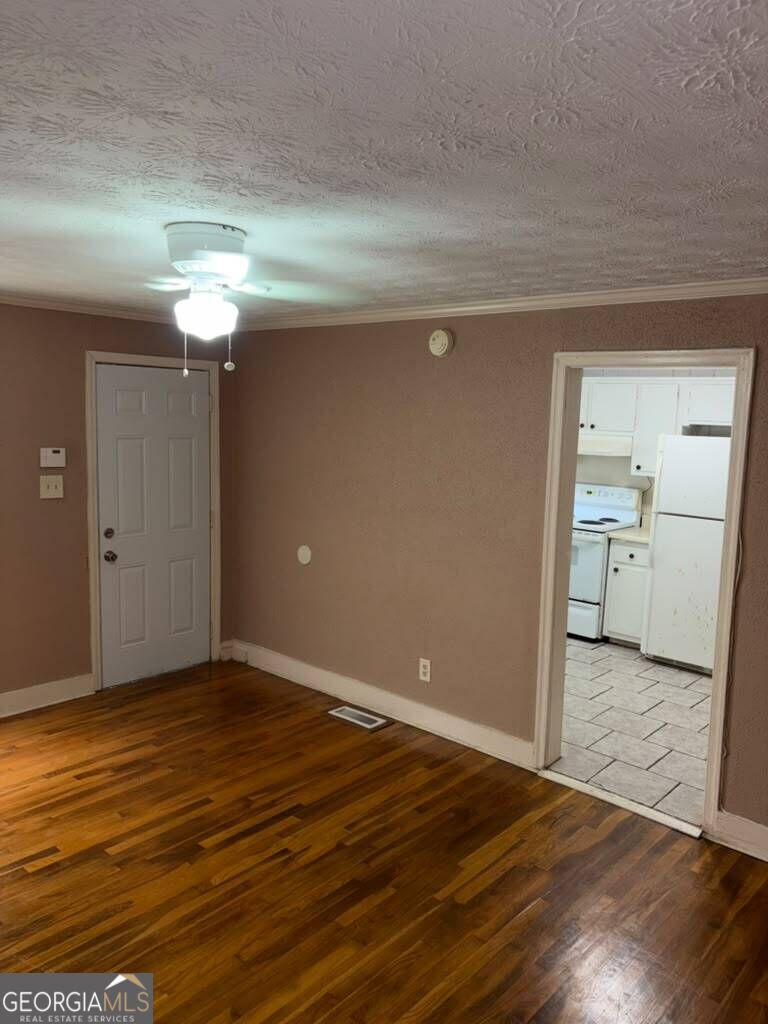6057 Hill Street Property Photo 3